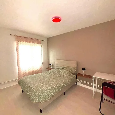Beautiful Bright 3-room With Balcony Free Parking Appartement