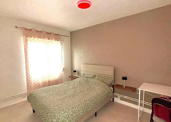 Beautiful Bright 3-room With Balcony Free Parking Apartment